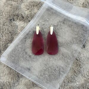 Kendra Scott Maize Drop Earrings In Berry Glass and Goldtone